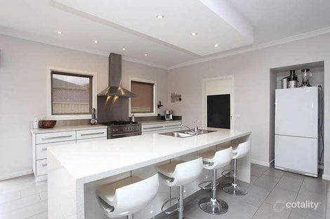 Property photo of 8 Trumpington Terrace Attwood VIC 3049