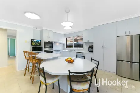 Property photo of 18 Millswyn Avenue Hampton Park VIC 3976