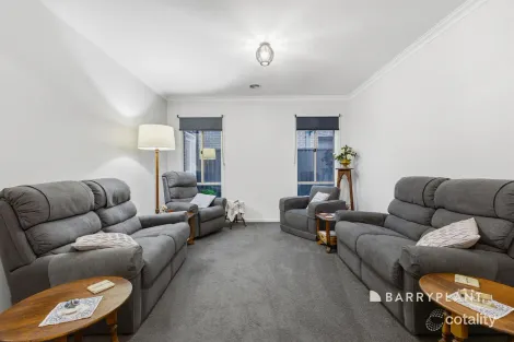 Property photo of 11 Parmentier Way Pakenham VIC 3810