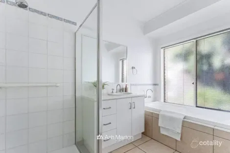 Property photo of 16 Athenium Court Carrum Downs VIC 3201
