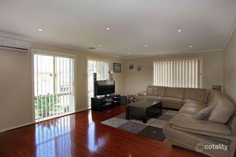 Property photo of 13 Glenisla Way Berwick VIC 3806