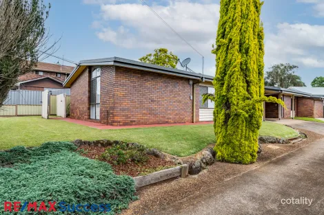 1/4 Brendanbri St, Kearneys Spring, QLD 4350