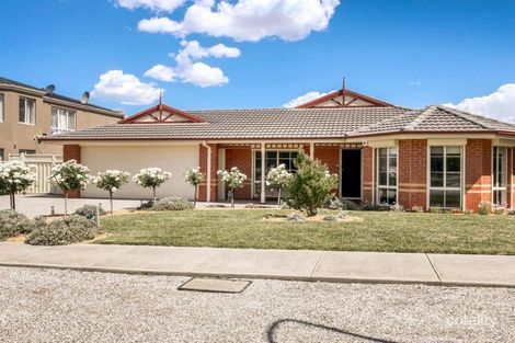 Property photo of 15 Bramshaw Crescent Hillside VIC 3037