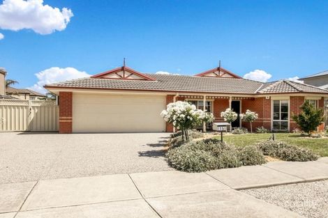 Property photo of 15 Bramshaw Crescent Hillside VIC 3037