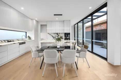 Property photo of 32 Kambrook Road Caulfield North VIC 3161