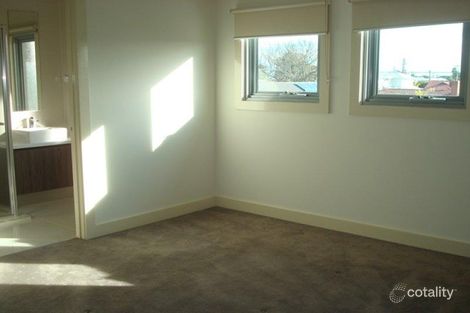 Property photo of 2/16 Bradley Street Newport VIC 3015