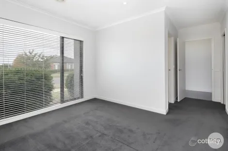 Property photo of 16 Ocallaghan Parade Lucas VIC 3350