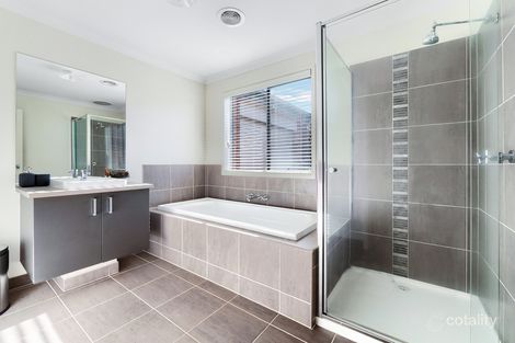Property photo of 38 Lemon Grove Cranbourne West VIC 3977