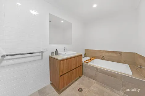 Property photo of 18/1 Flametree Circuit Arundel QLD 4214