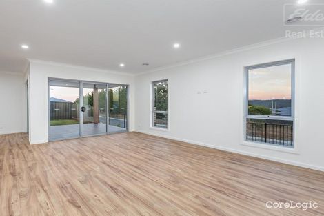 Property photo of 13 Griffiths Link Googong NSW 2620