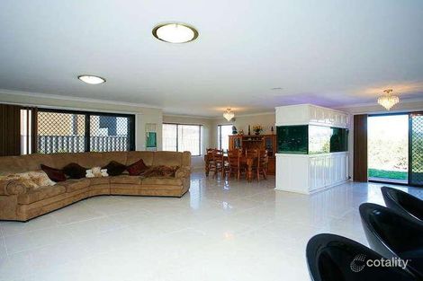 Property photo of 13 Oakview Parade Caroline Springs VIC 3023