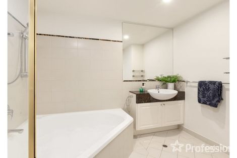 Property photo of 105/15 Queens Road Melbourne VIC 3004