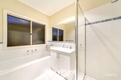 Property photo of 48 Webster Way Pakenham VIC 3810