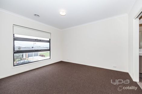 Property photo of 18 Amaroo Walk Werribee VIC 3030