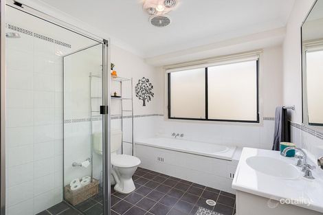Property photo of 10 Greenhaven Circuit Woongarrah NSW 2259