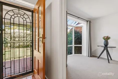 Property photo of 39 Bailey Place Yarralumla ACT 2600