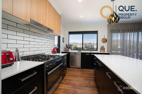 Property photo of 21 Wintersun Parade Bandiana VIC 3691