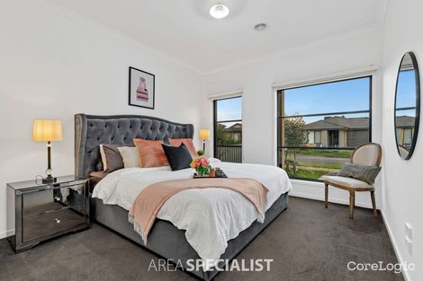 Property photo of 8 Starling Street Cranbourne East VIC 3977