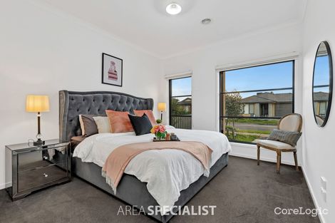 Property photo of 8 Starling Street Cranbourne East VIC 3977