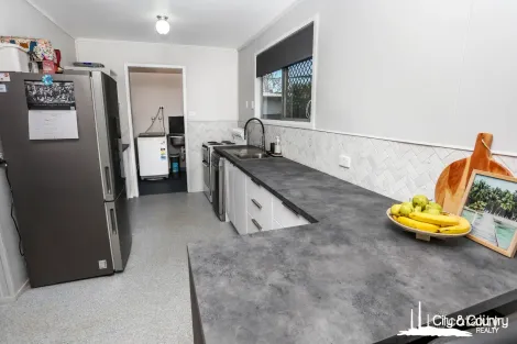 Property photo of 27 Hinkler Crescent Sunset QLD 4825