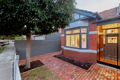 Property photo of 1 Kalymna Grove St Kilda East VIC 3183
