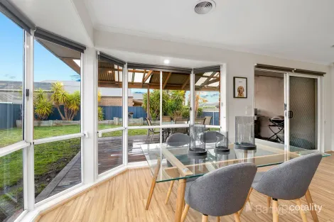 Property photo of 33 The Parkway Pakenham VIC 3810