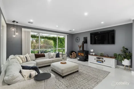 Property photo of 38 Lucknow Drive Beveridge VIC 3753