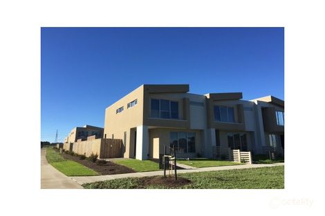 Property photo of 14 Aviara Walk Cranbourne VIC 3977