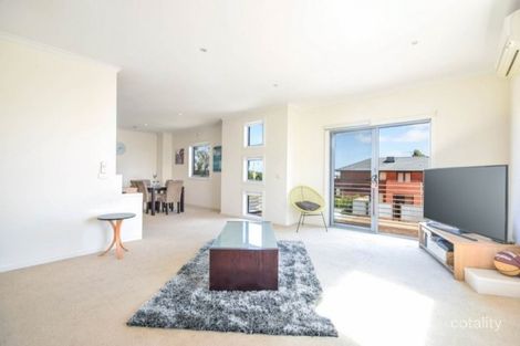 Property photo of 1/4 Hopetoun Green Caroline Springs VIC 3023