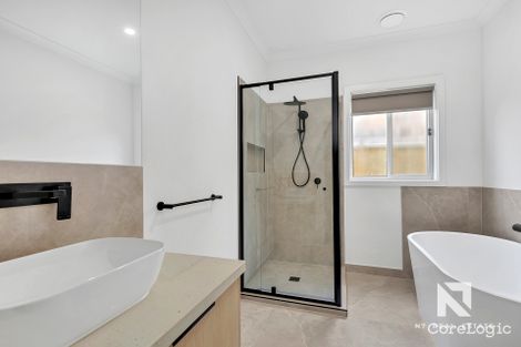 Property photo of 11 Sagrada Way Fraser Rise VIC 3336