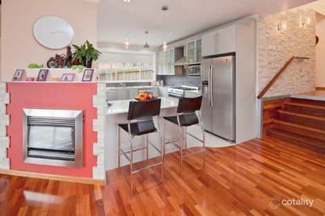 Property photo of 6 Aaran Close Endeavour Hills VIC 3802