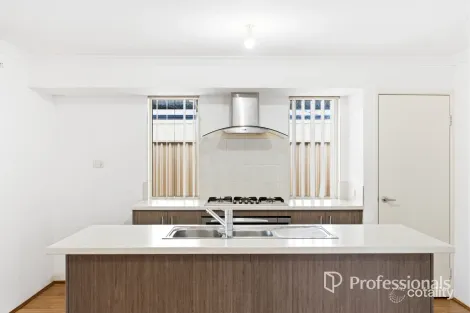 Property photo of 3 Waterford Way Australind WA 6233