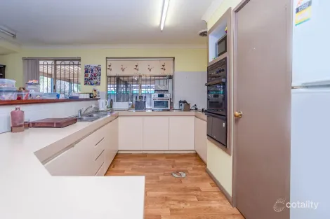 Property photo of 110 Lowanna Way Armadale WA 6112