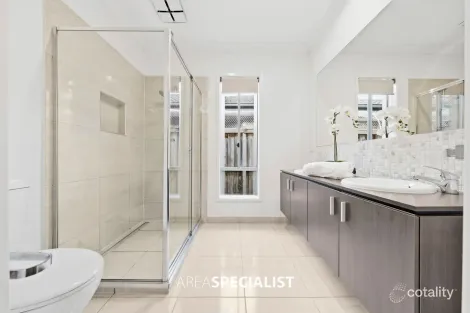 Property photo of 5 Ranfurlie Boulevard Cranbourne West VIC 3977