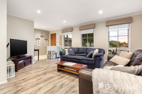Property photo of 7 Hamilton Close Endeavour Hills VIC 3802