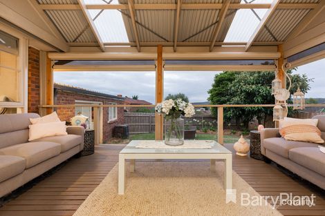 Property photo of 7 Hamilton Close Endeavour Hills VIC 3802