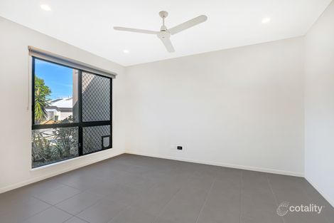 Property photo of 32 Fossilbrook Bend Trinity Park QLD 4879
