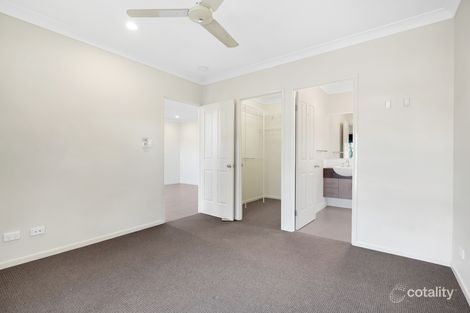 Property photo of 32 Fossilbrook Bend Trinity Park QLD 4879