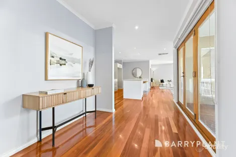 Property photo of 8 Sunhill Way Berwick VIC 3806