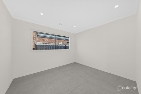 24 Khan Bvd, Clyde North, VIC 3978