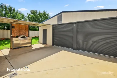 Property photo of 4 Morris Crescent Gobbagombalin NSW 2650