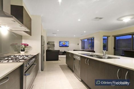 Property photo of 87 Malua Circuit Sandhurst VIC 3977