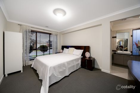 Property photo of 33 Mickleham Drive Cranbourne North VIC 3977