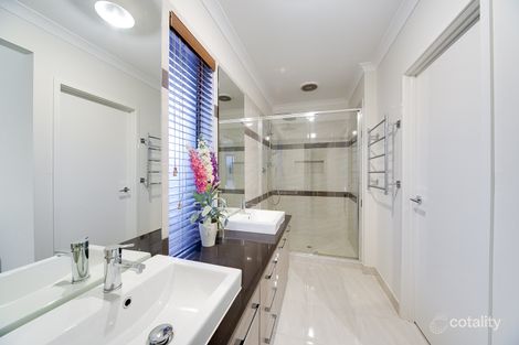 Property photo of 33 Mickleham Drive Cranbourne North VIC 3977