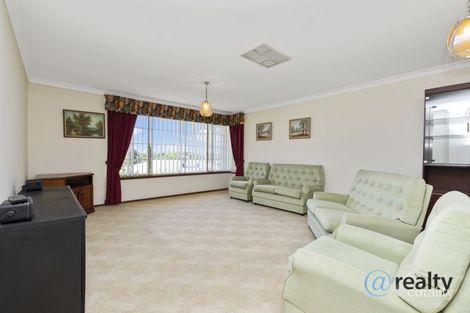 Property photo of 11 Oakland Heights Leeming WA 6149