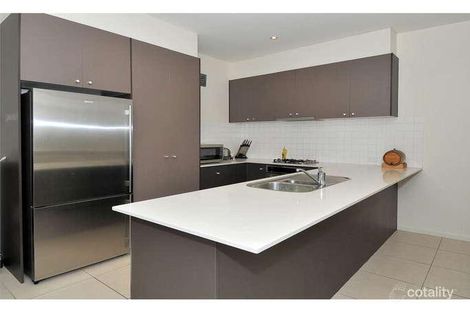 Property photo of 2/10 Pines Grove Oak Park VIC 3046