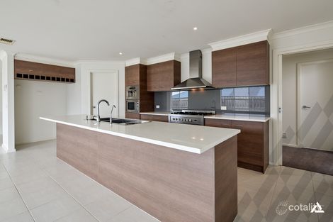 Property photo of 13 Mayfair Drive Drouin VIC 3818