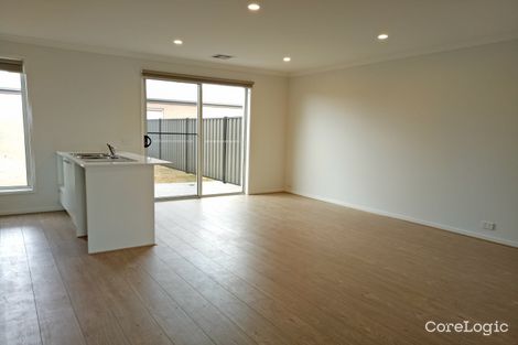 Property photo of 14 Abalone Walk Tarneit VIC 3029