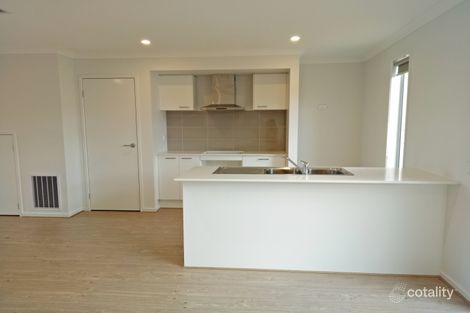 Property photo of 14 Abalone Walk Tarneit VIC 3029