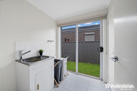 Property photo of 32 Parkleigh Drive Kurunjang VIC 3337